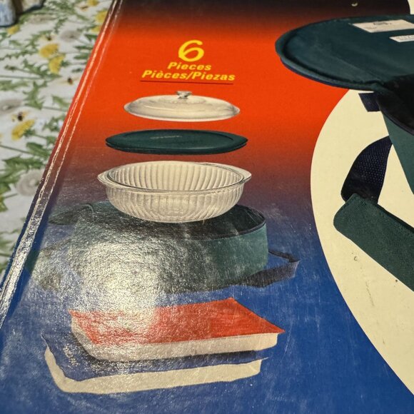 PYREX Portables Hot  Cold Food Carrier Set / Sculptured 2-Qt Glass Casserole Dis - Picture 5 of 9